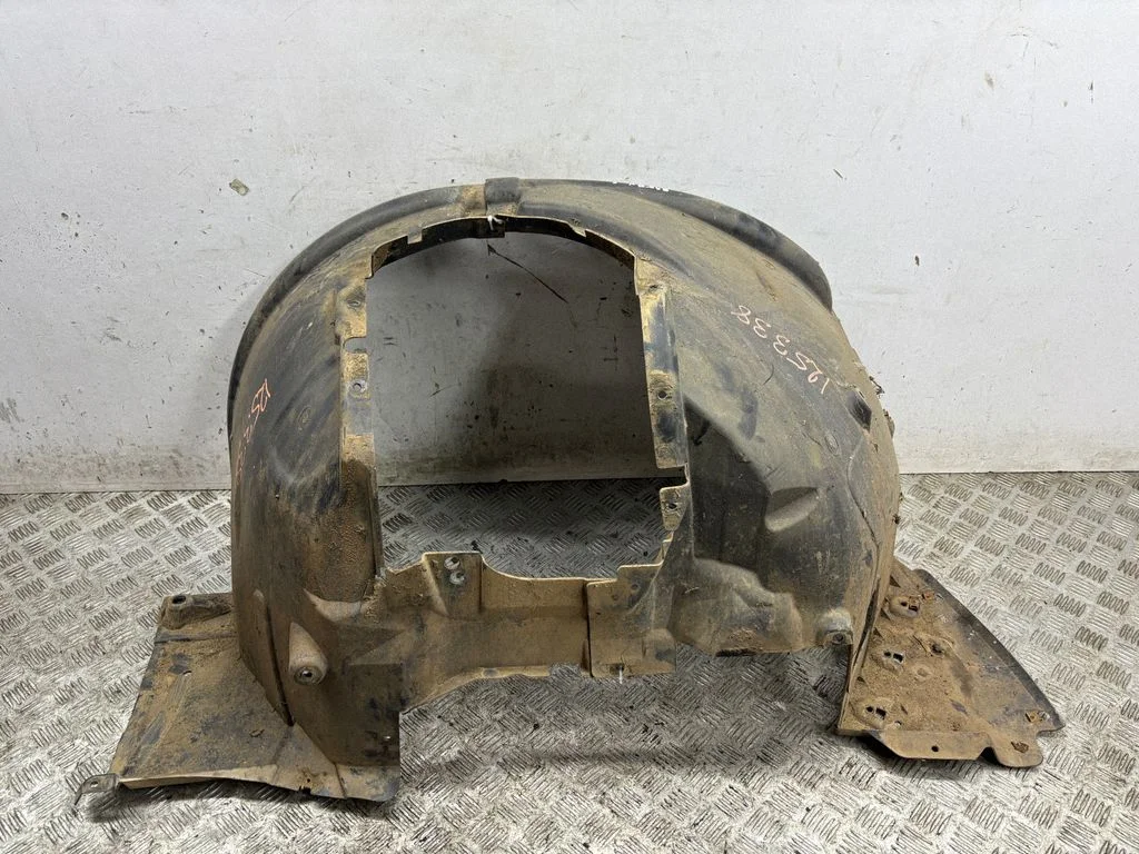 Front wheel arch liner splash guards – left