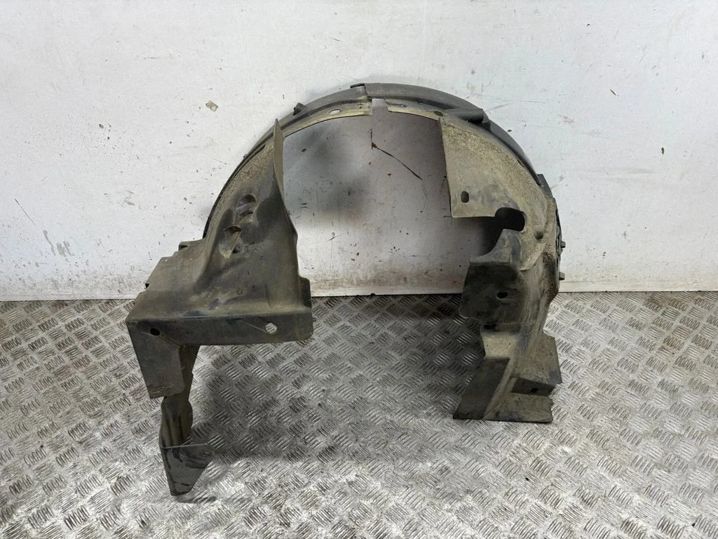 Front wheel arch liner splash guards – left