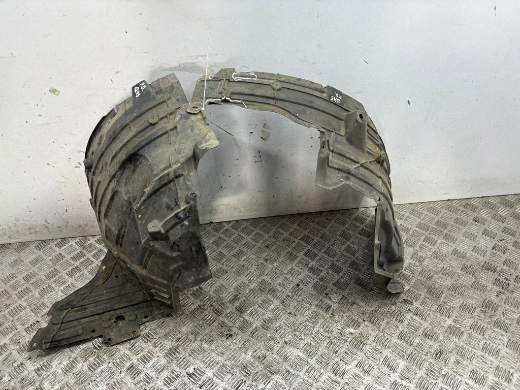 Front wheel arch liner splash guards – right