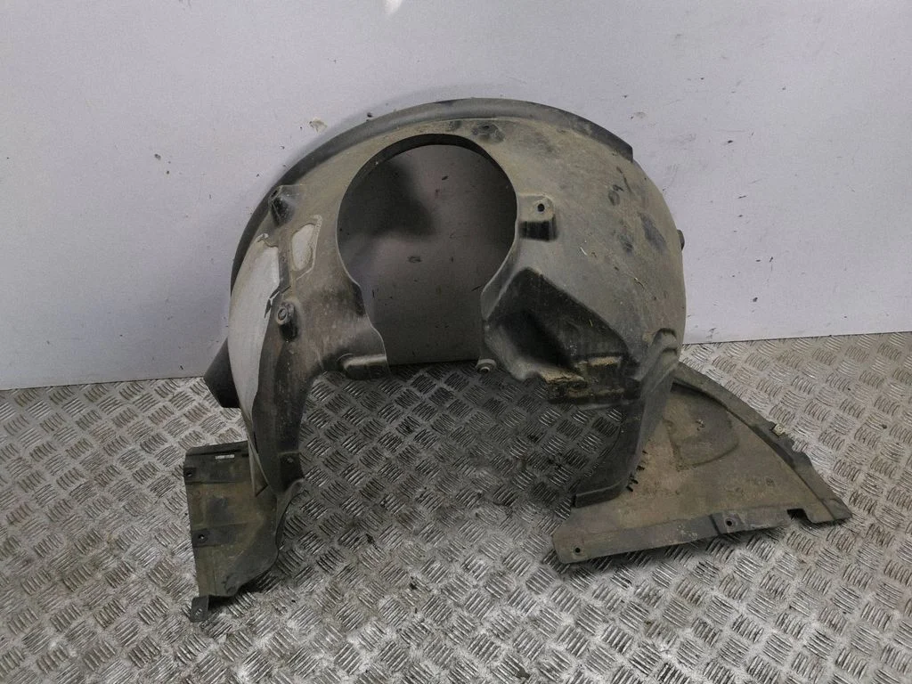 Front wheel arch liner splash guards – left