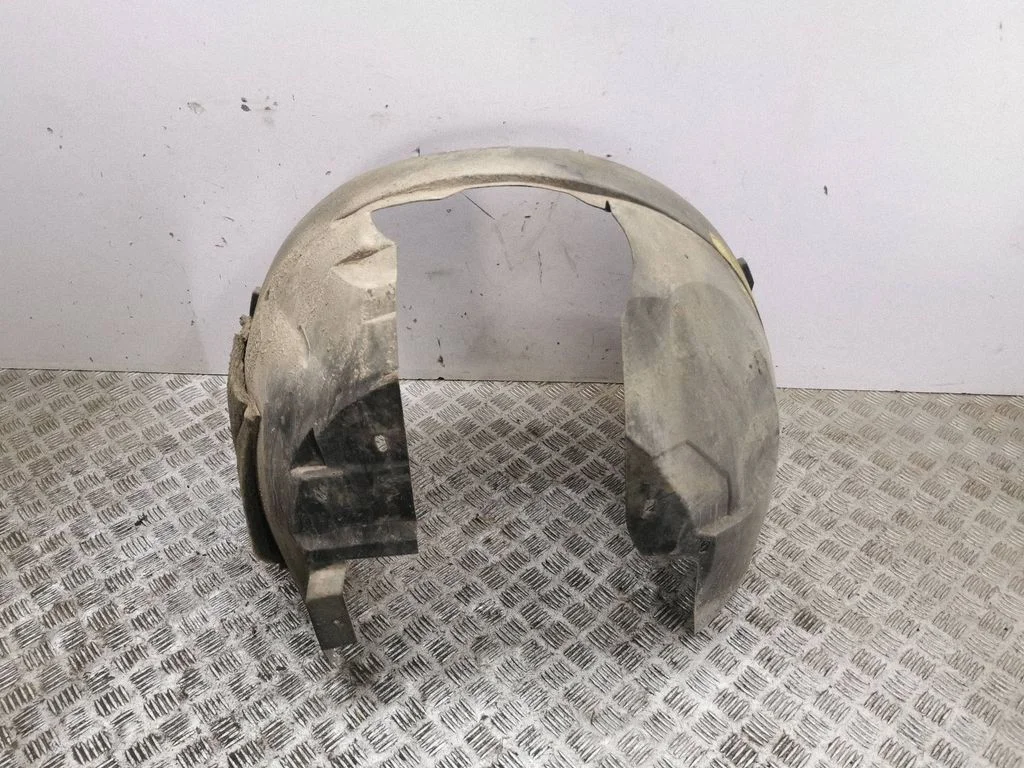Front wheel arch liner splash guards – right