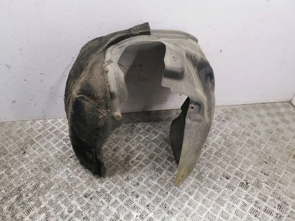 Front wheel arch liner splash guards – left