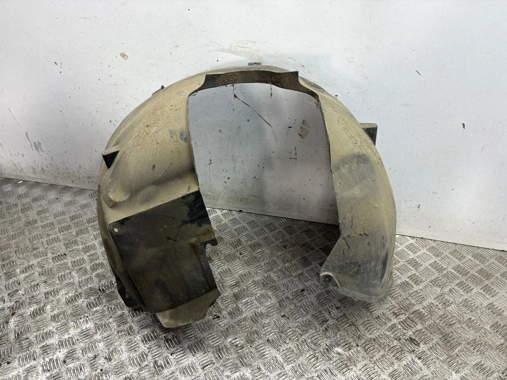 Front wheel arch liner splash guards – right