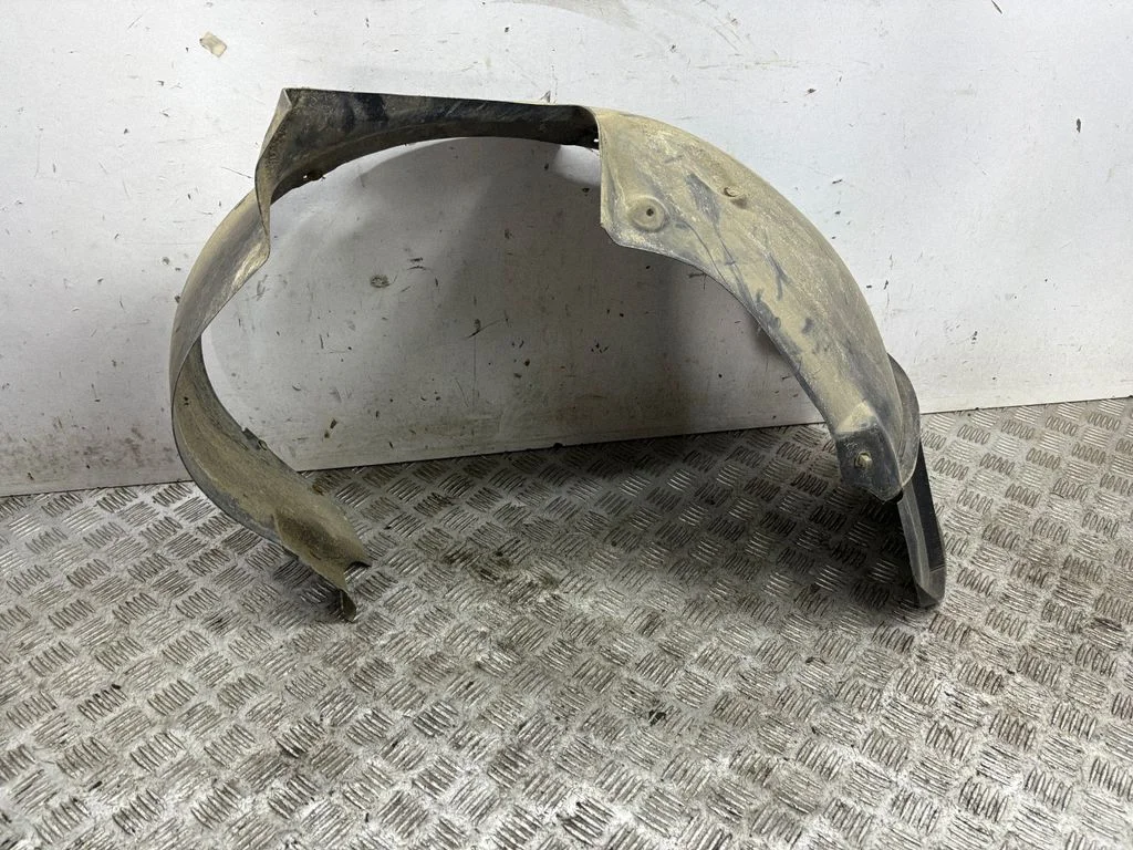 Front wheel arch liner splash guards – left