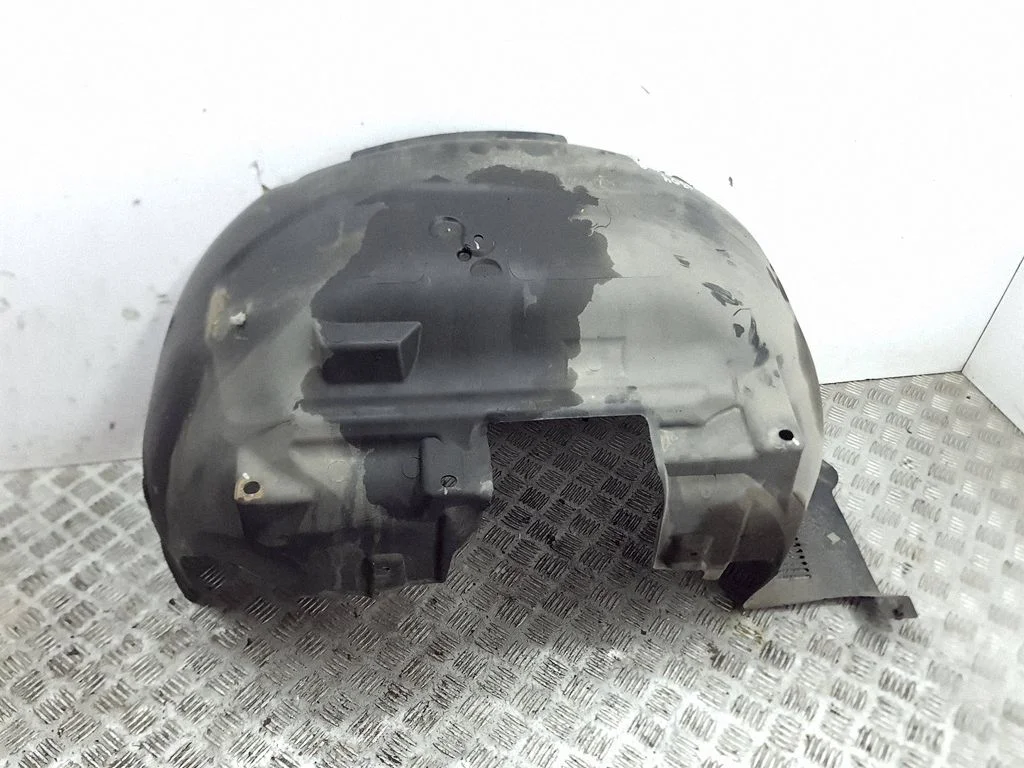 Front wheel arch liner splash guards – left