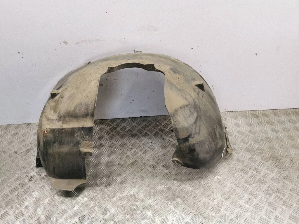 Front wheel arch liner splash guards – right
