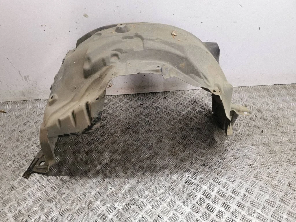 Front wheel arch liner splash guards – right