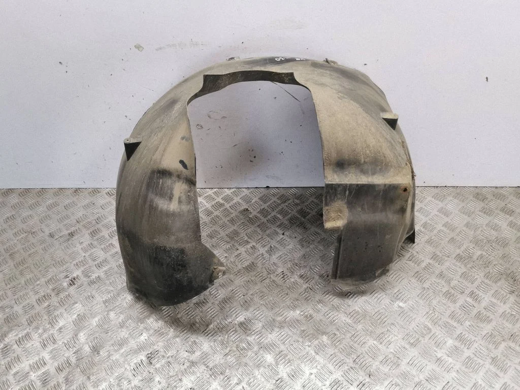 Front wheel arch liner splash guards – left