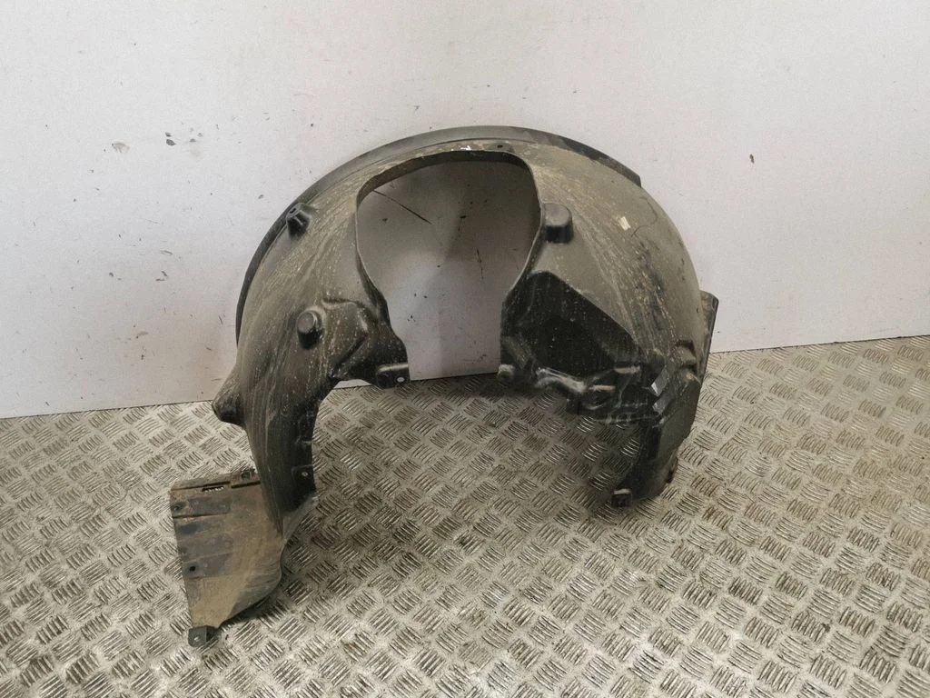 Front wheel arch liner splash guards – left