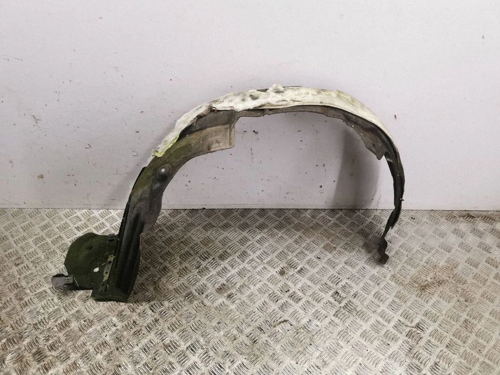 Front wheel arch liner splash guards – right
