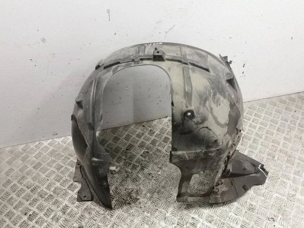 Front wheel arch liner splash guards – left