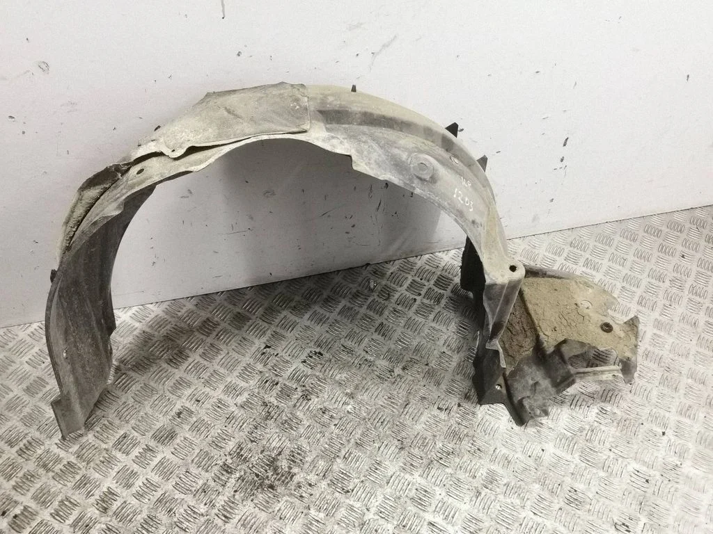 Front wheel arch liner splash guards – left