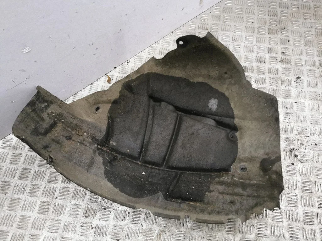 Front wheel arch liner splash guards – right