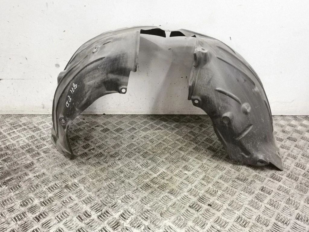 Front wheel arch liner splash guards – right