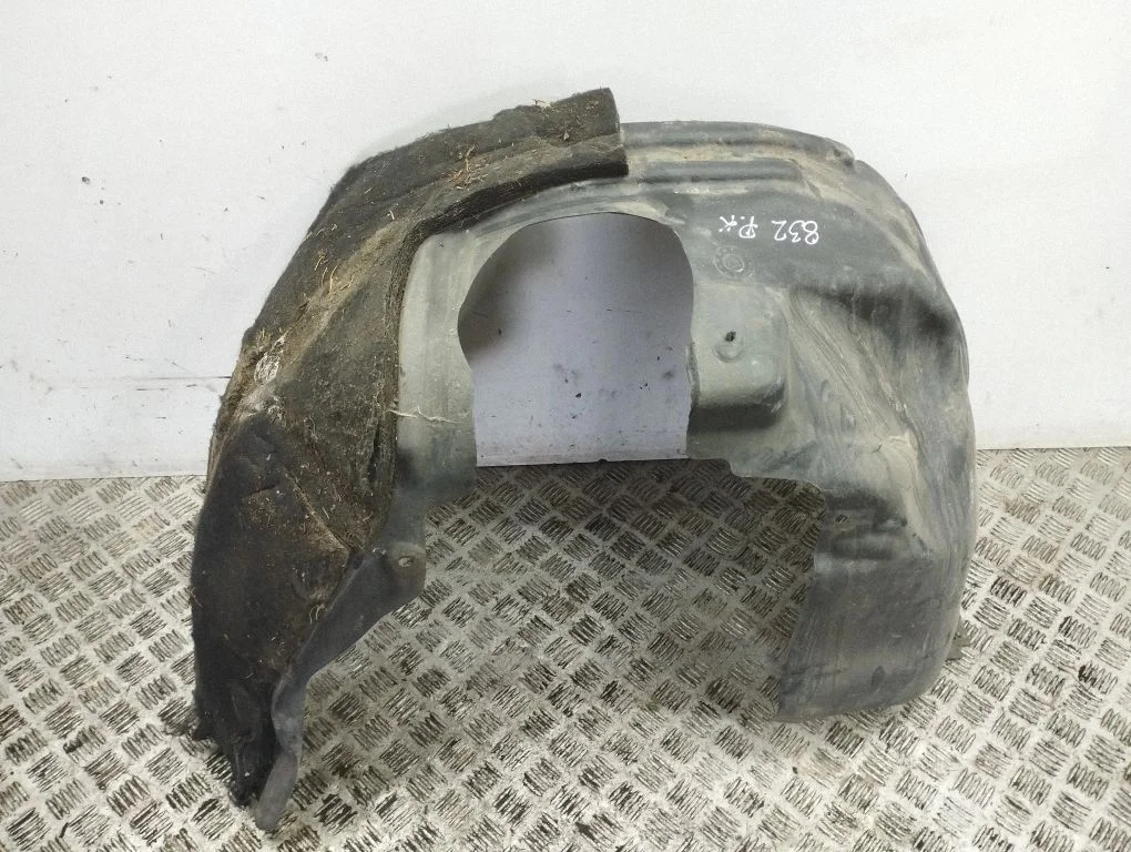 Front wheel arch liner splash guards – left