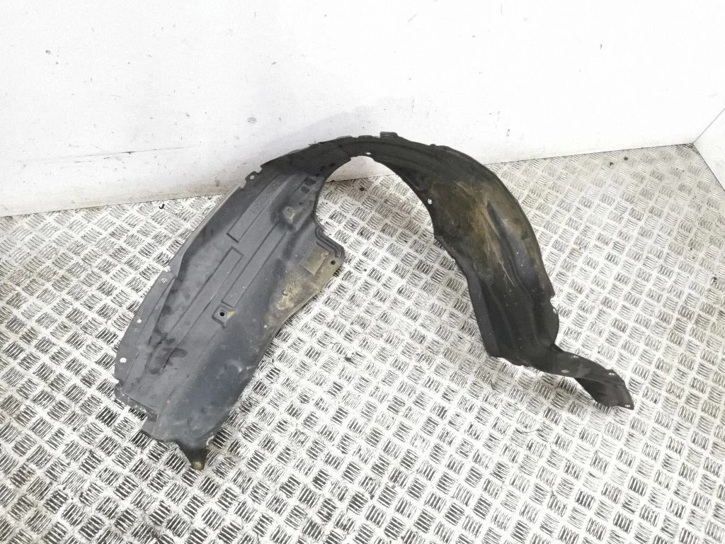 Front wheel arch liner splash guards – right