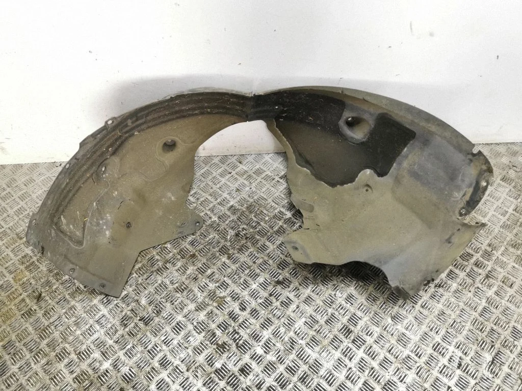 Front wheel arch liner splash guards – left