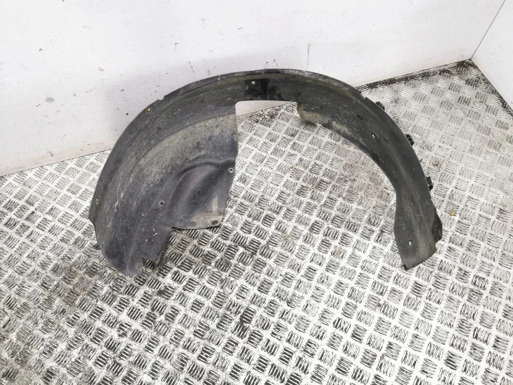 Front wheel arch liner splash guards – left
