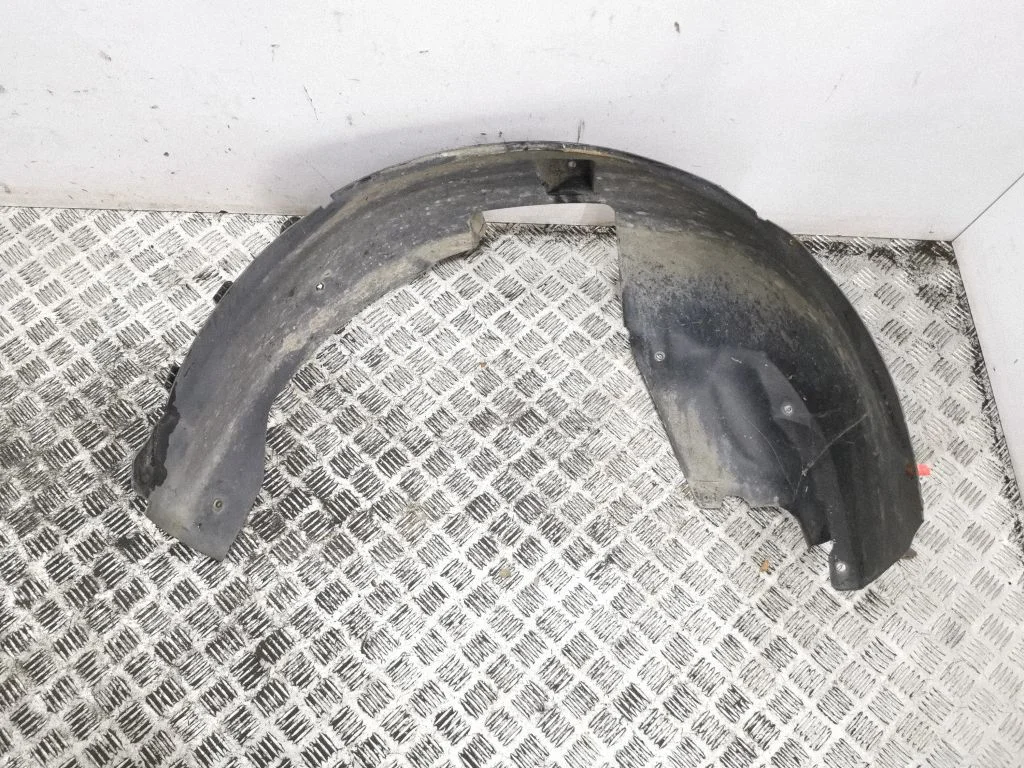 Front wheel arch liner splash guards – right