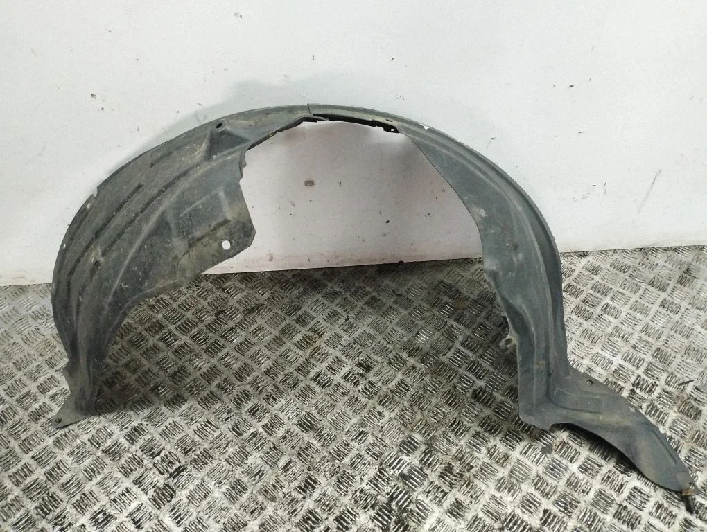 Front wheel arch liner splash guards – left