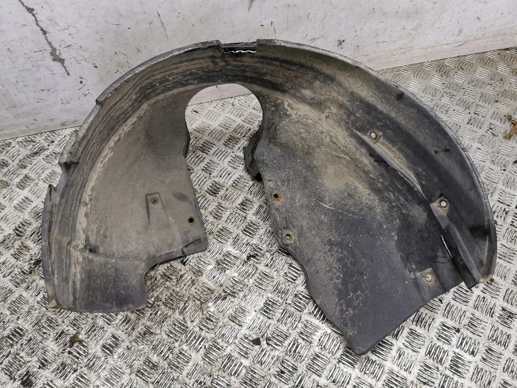Front wheel arch liner splash guards – left