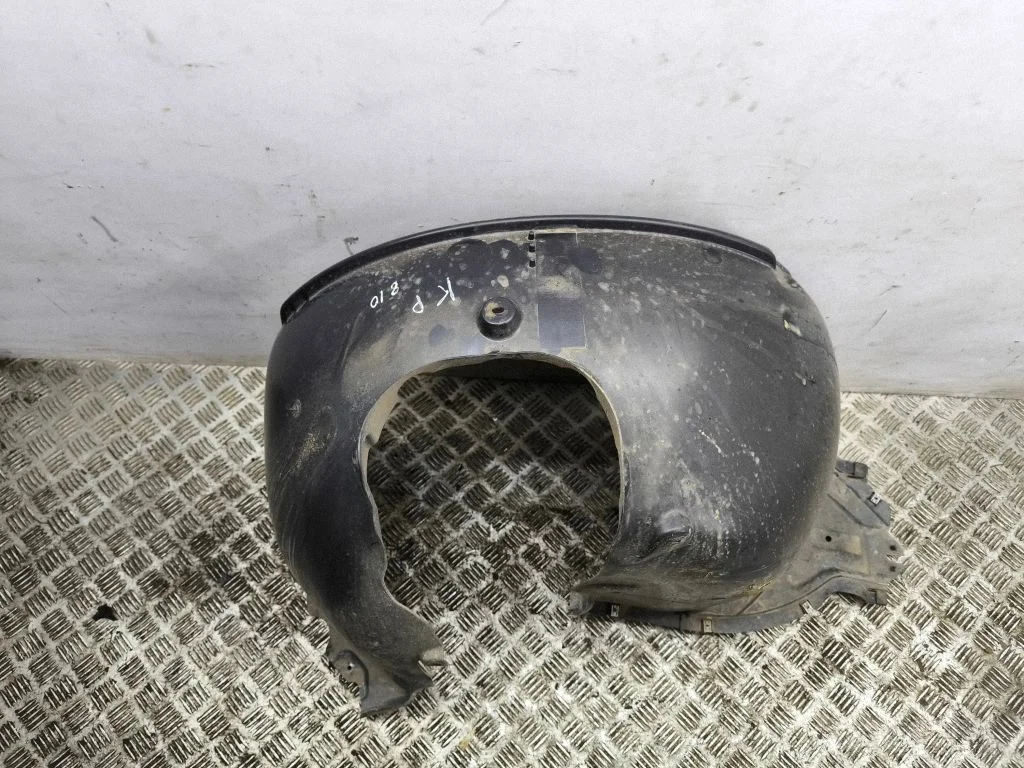 Front wheel arch liner splash guards – left