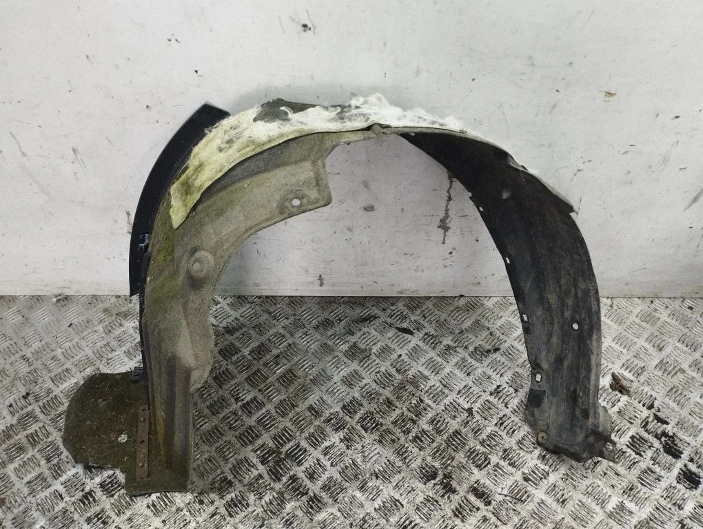 Front wheel arch liner splash guards – right