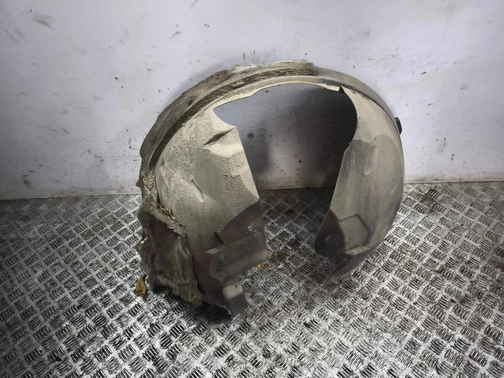 Front wheel arch liner splash guards – right