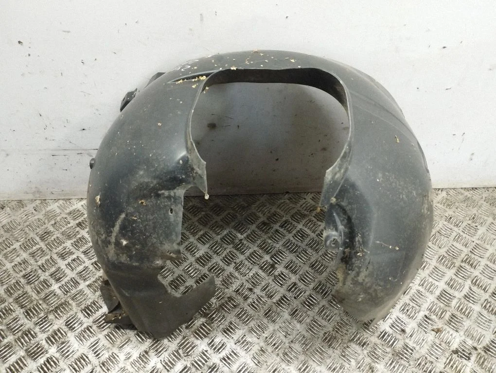 Front wheel arch liner splash guards – right