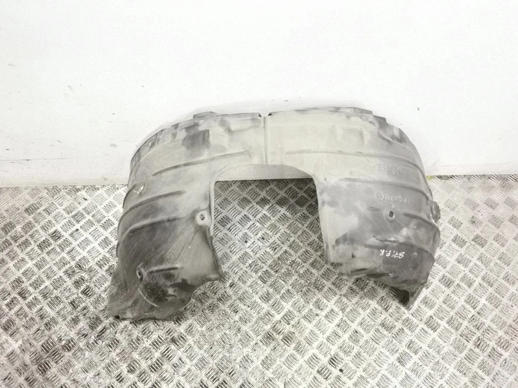 Front wheel arch liner splash guards – left