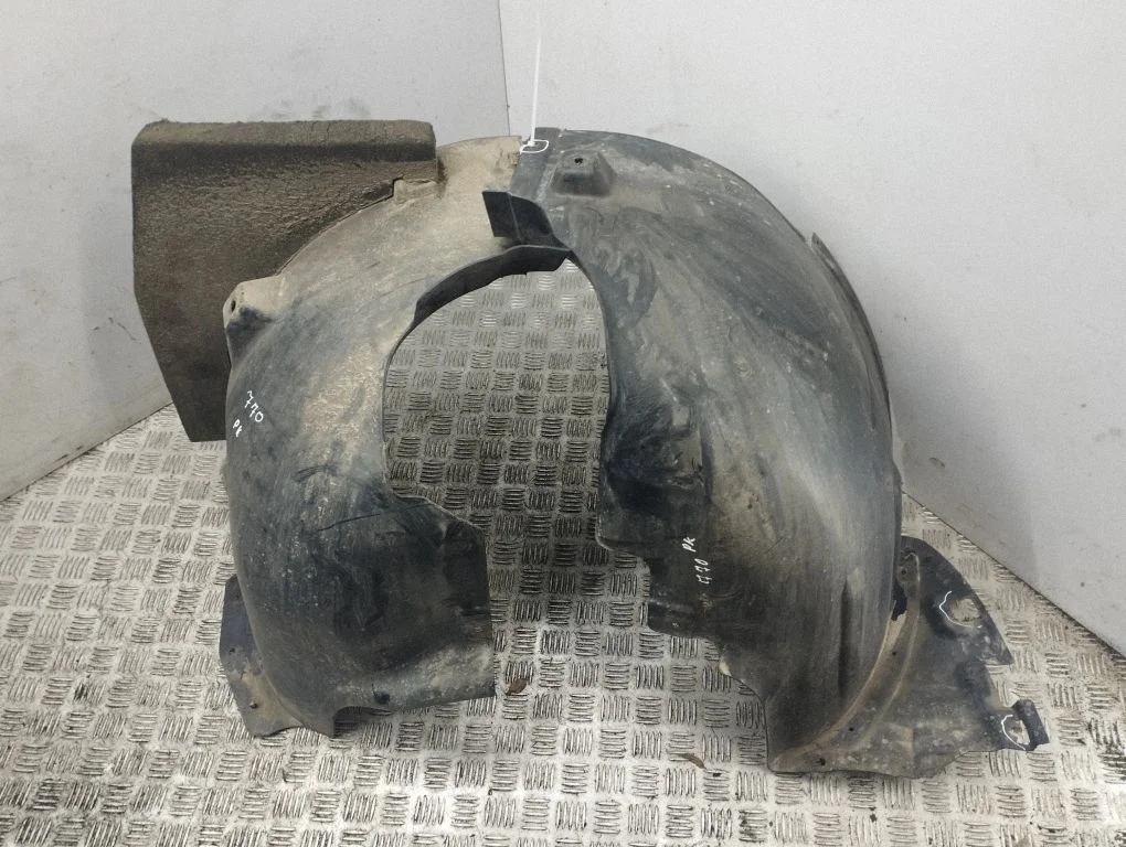 Front wheel arch liner splash guards – left