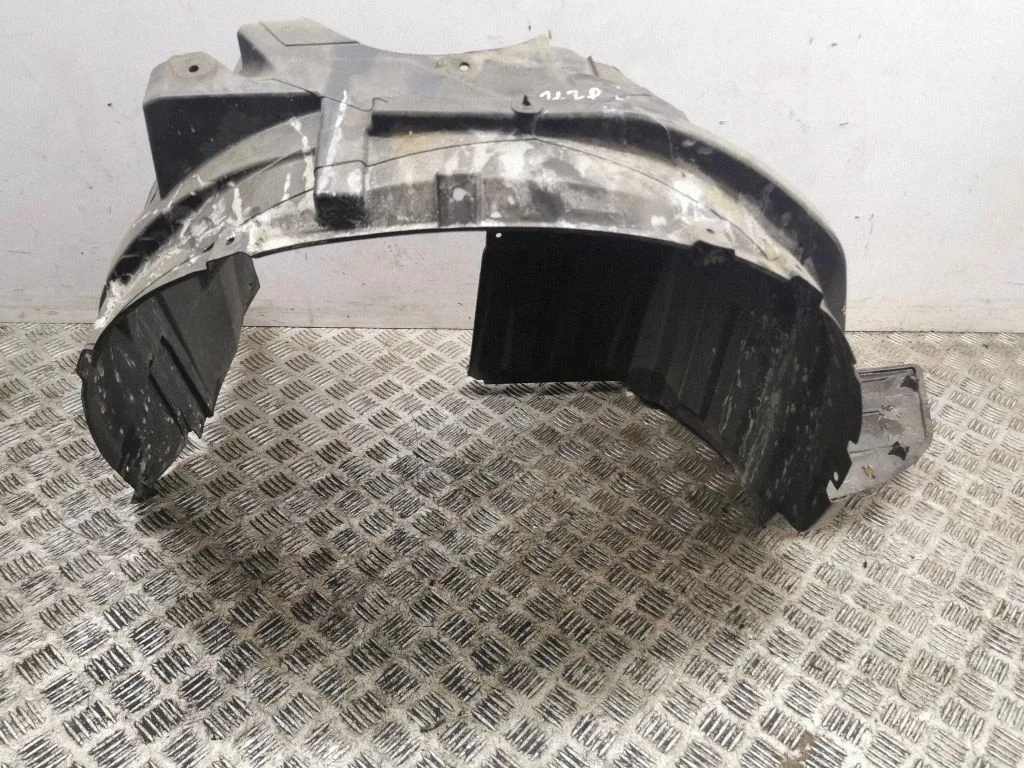 Front wheel arch liner splash guards – right