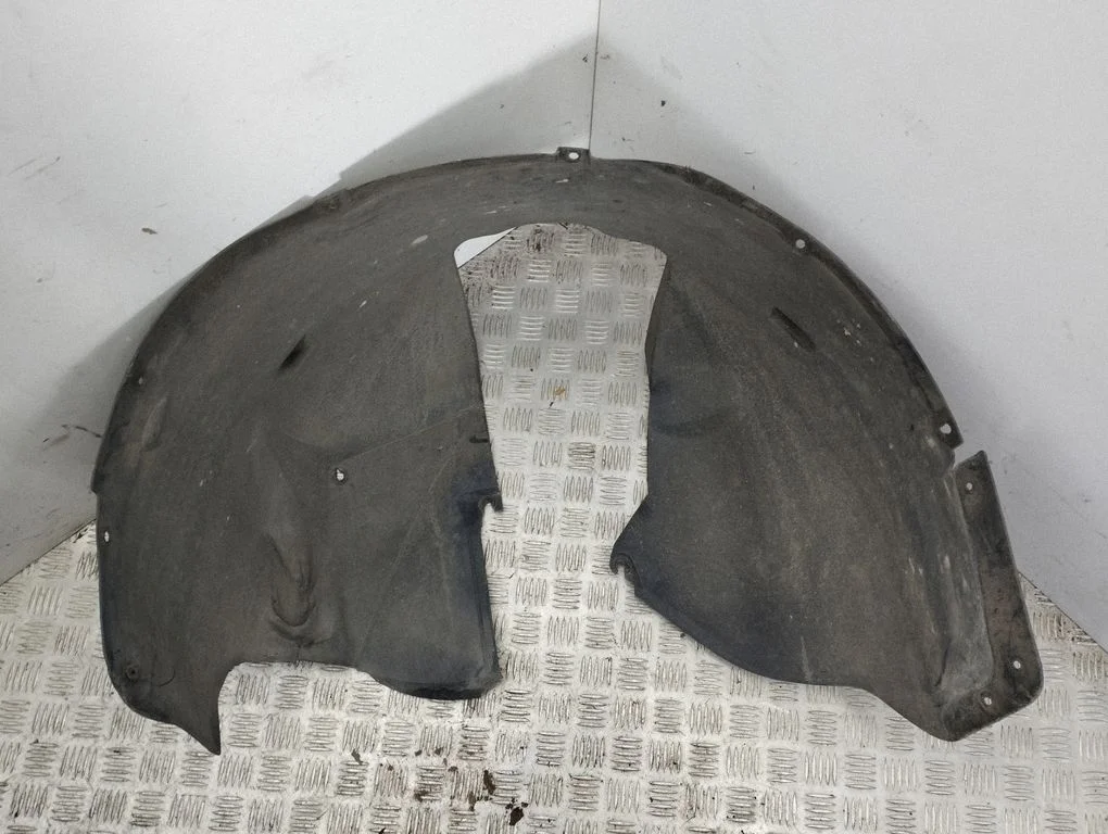 Front wheel arch liner splash guards – left
