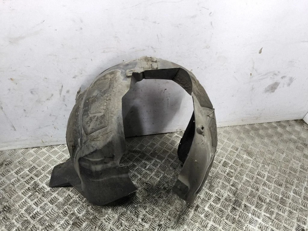 Front wheel arch liner splash guards – right