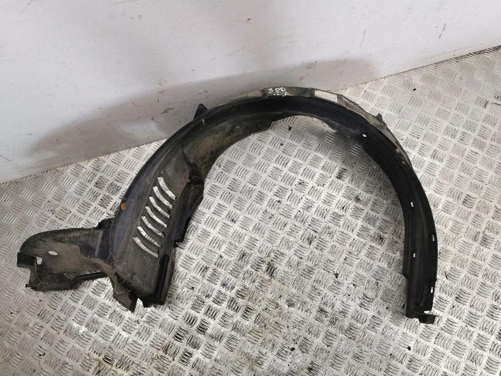 Front wheel arch liner splash guards – left