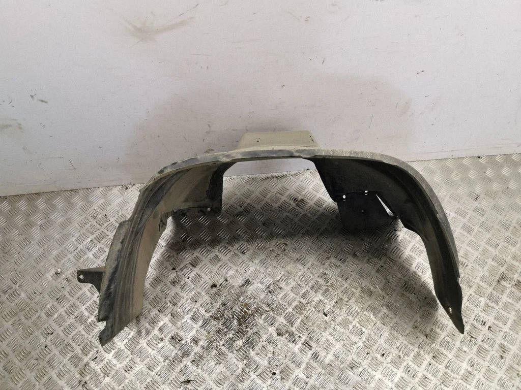 Front wheel arch liner splash guards – left
