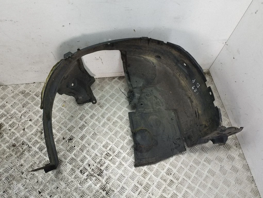 Front wheel arch liner splash guards – right