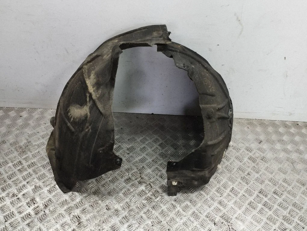 Front wheel arch liner splash guards – left