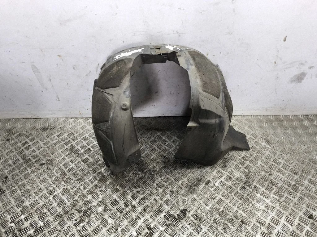 Front wheel arch liner splash guards – left