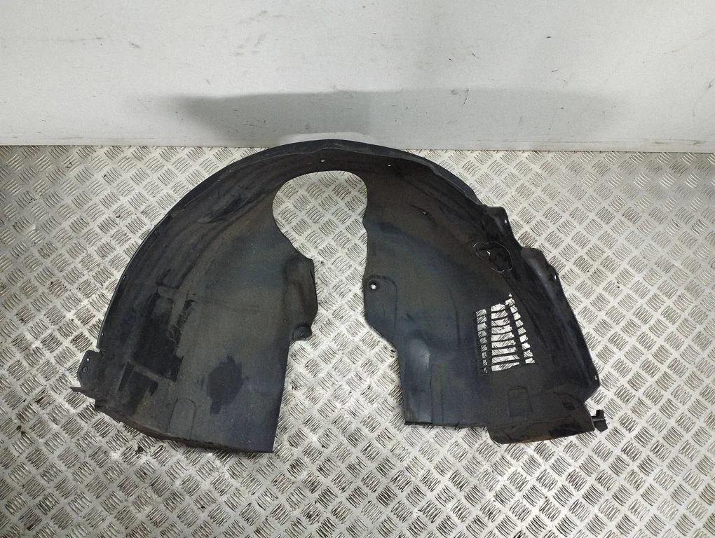 Front wheel arch liner splash guards – right