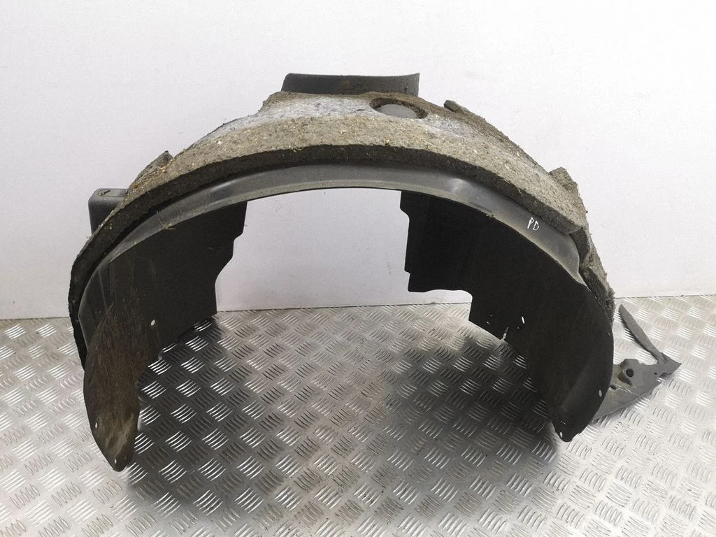 Front wheel arch liner splash guards – right