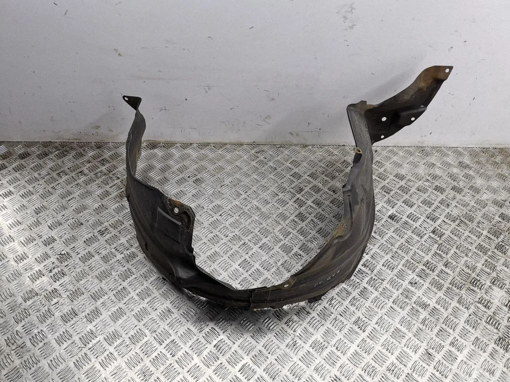 Front wheel arch liner splash guards – right
