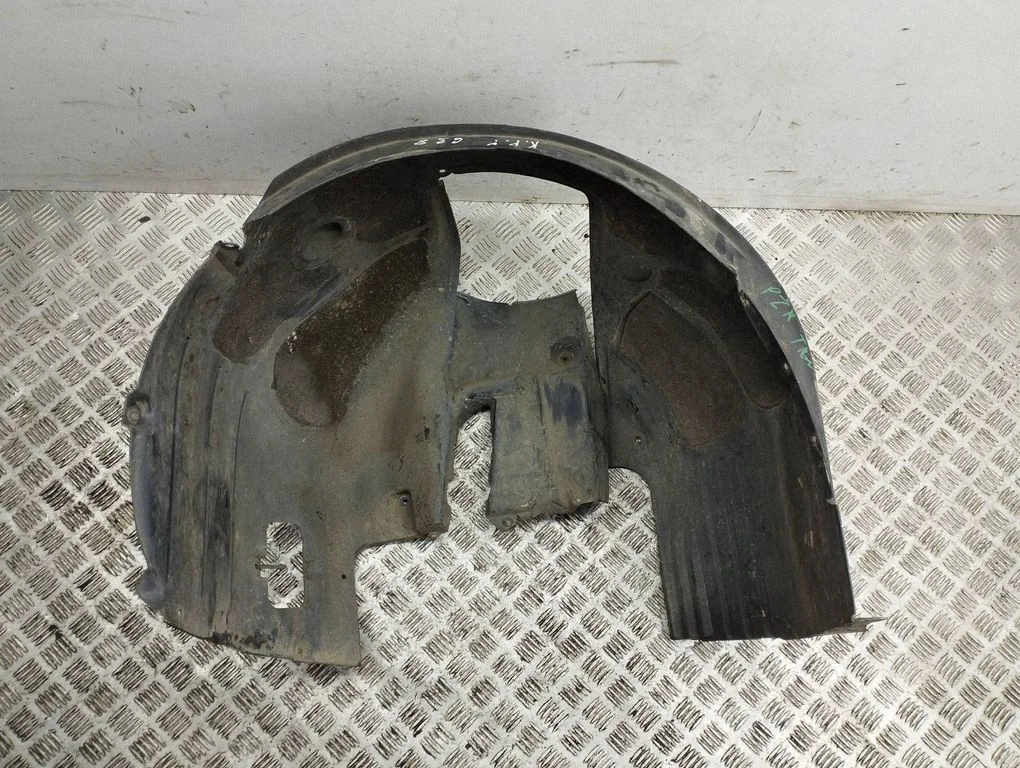 Front wheel arch liner splash guards – left