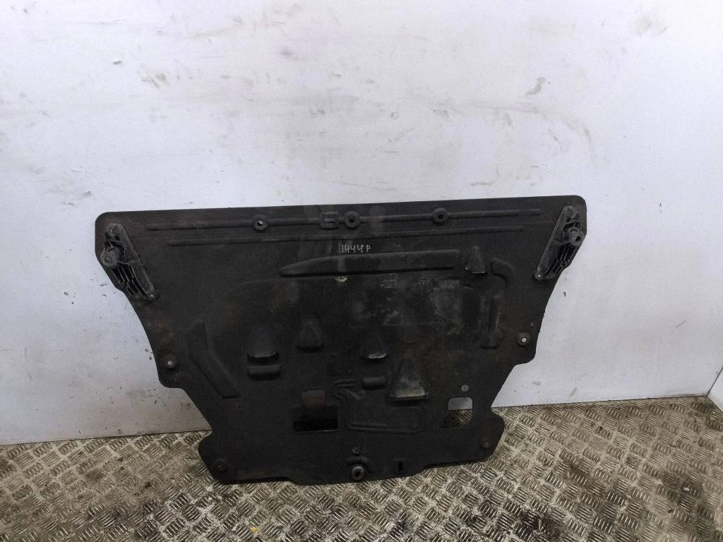 Engine splash shield/under tray 31378806