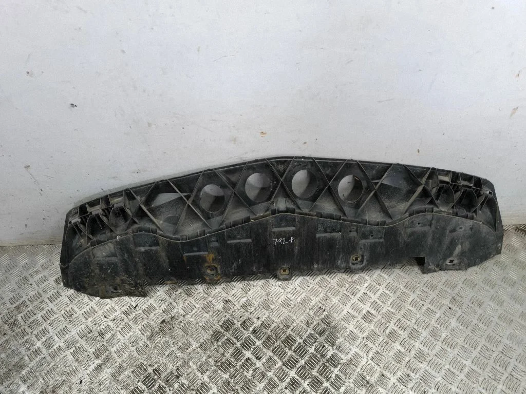 Front bumper skid plate/under tray A1698850136