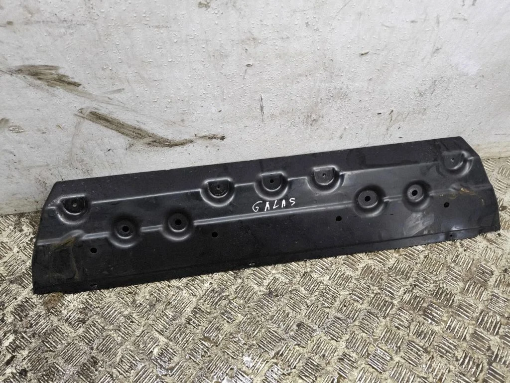 Front bumper skid plate/under tray 748303860R