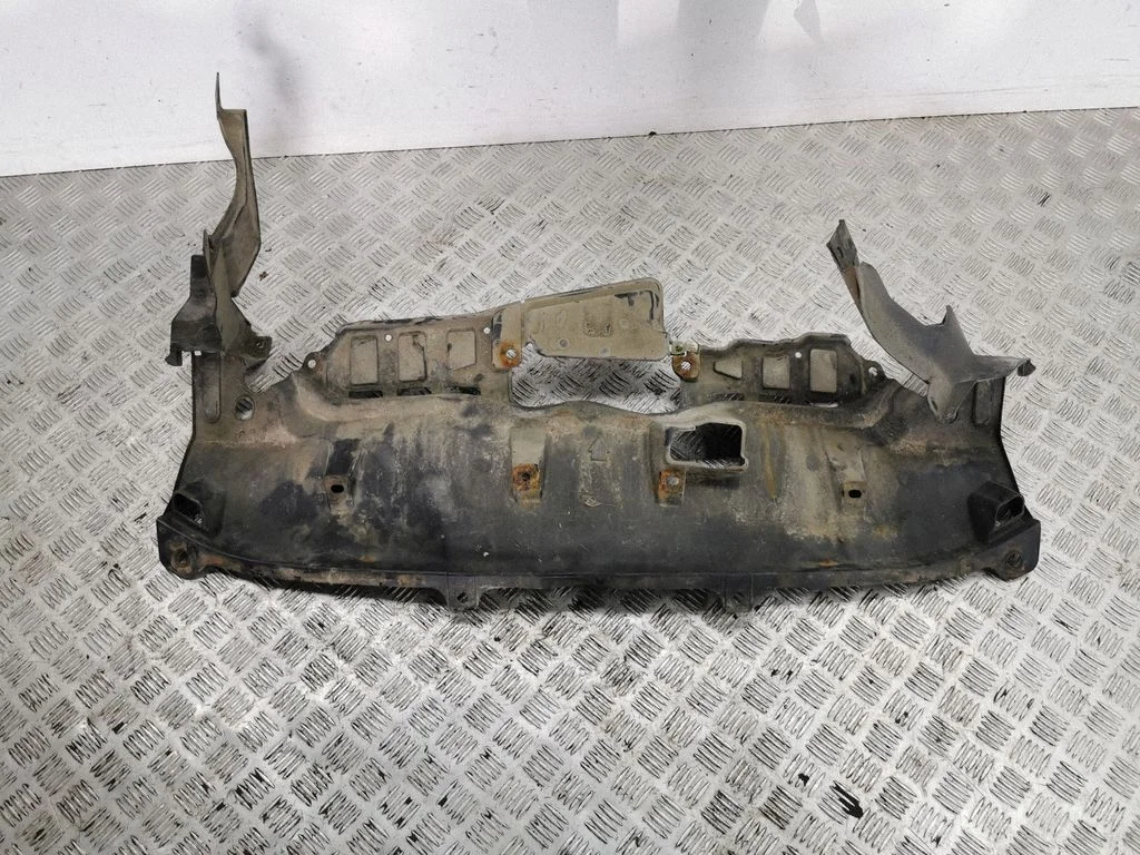 Front bumper skid plate/under tray