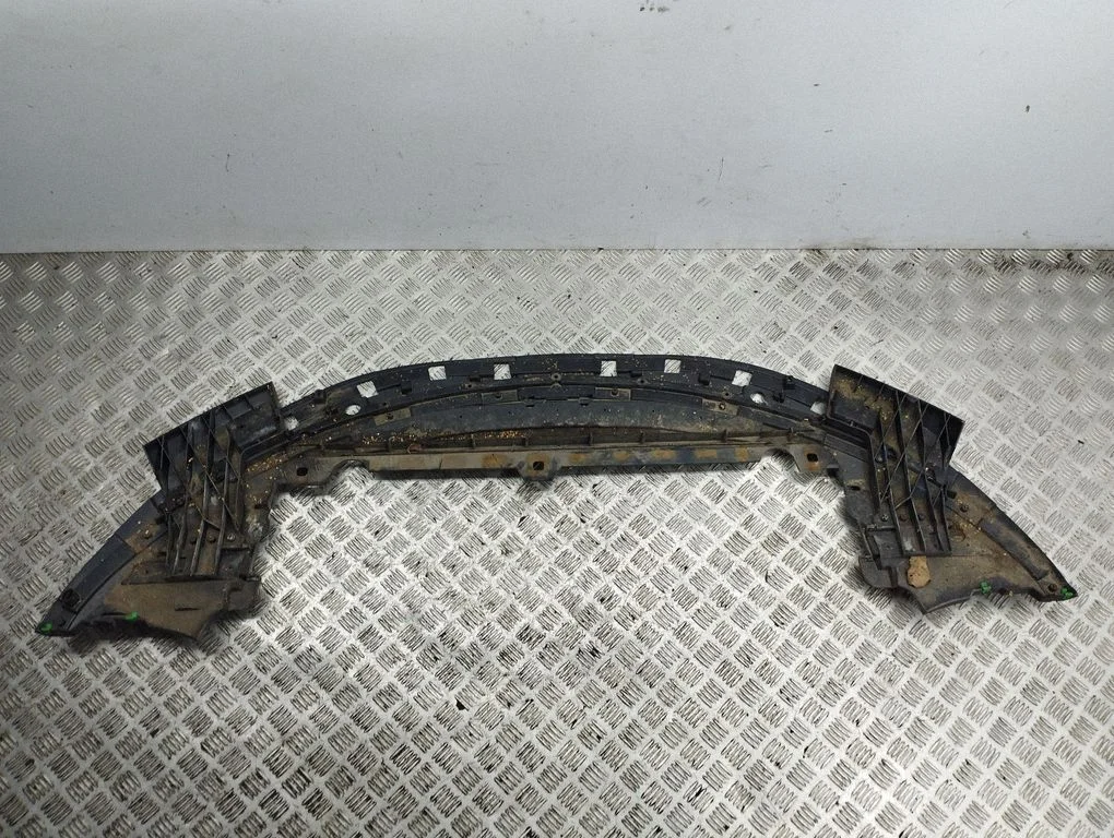 Front bumper skid plate/under tray