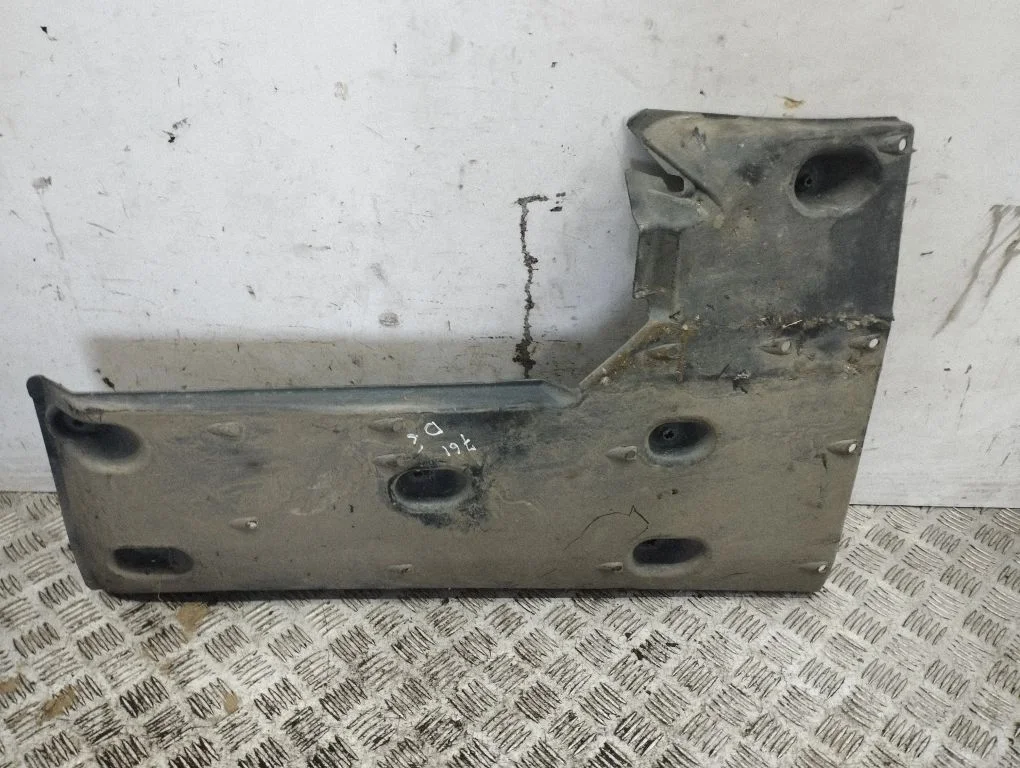 Engine splash shield/under tray 5816553020