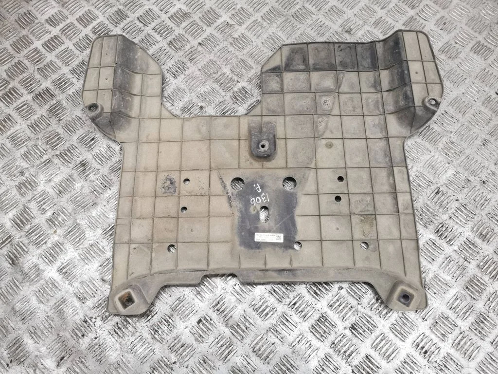 Engine splash shield/under tray 62408N7000
